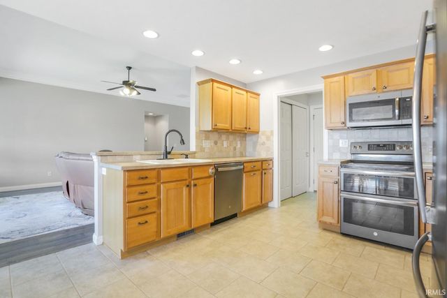 5740 Waterstone Drive, Newburgh, IN 47630
