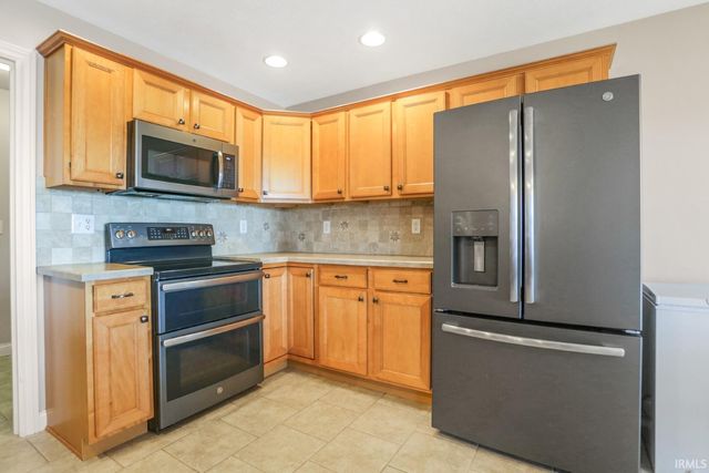 5740 Waterstone Drive, Newburgh, IN 47630