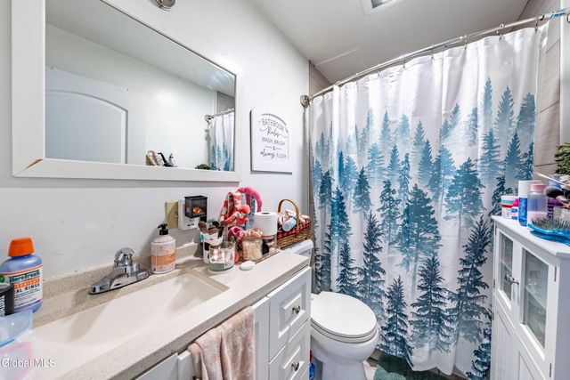 48 5th Avenue, Troy, NY 12180