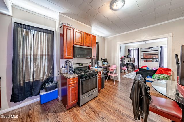 48 5th Avenue, Troy, NY 12180