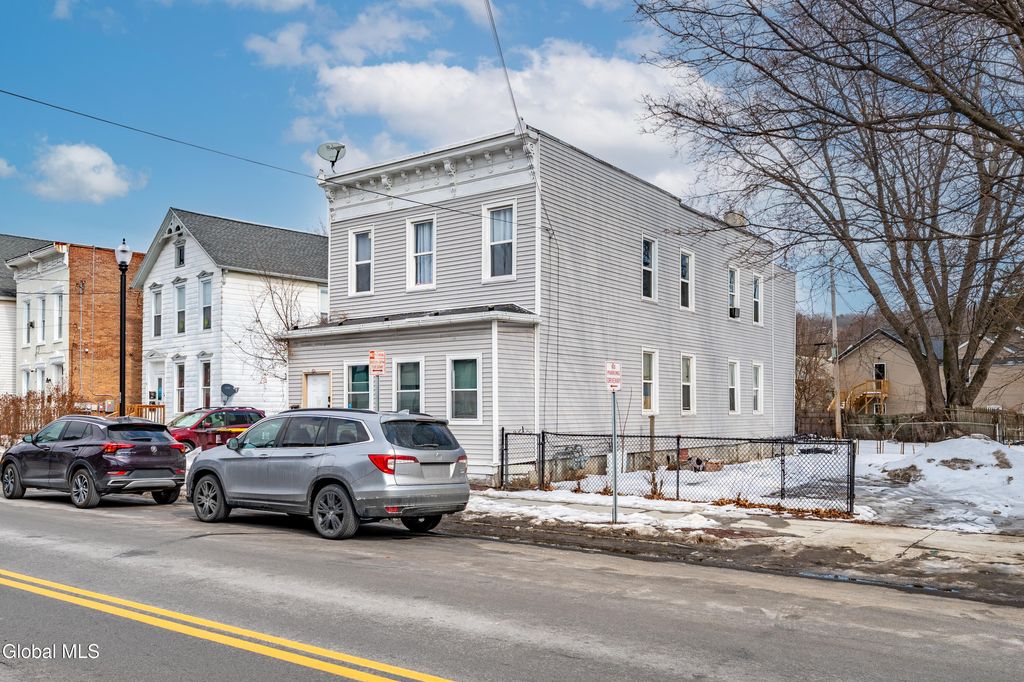 48 5th Avenue, Troy, NY 12180
