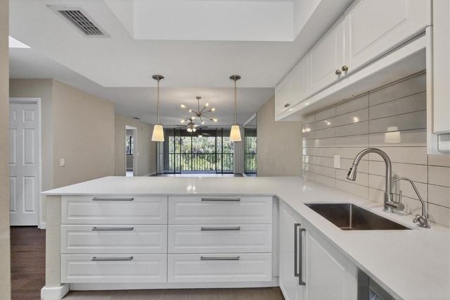 3363 CROSS CREEK DRIVE 3363, Sarasota, FL 34231