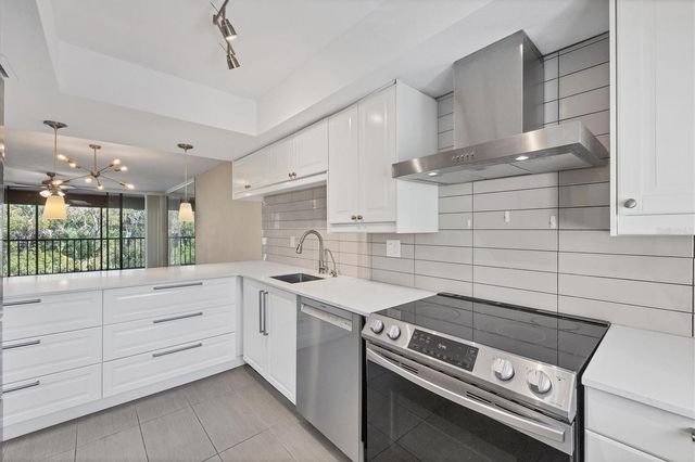 3363 CROSS CREEK DRIVE 3363, Sarasota, FL 34231