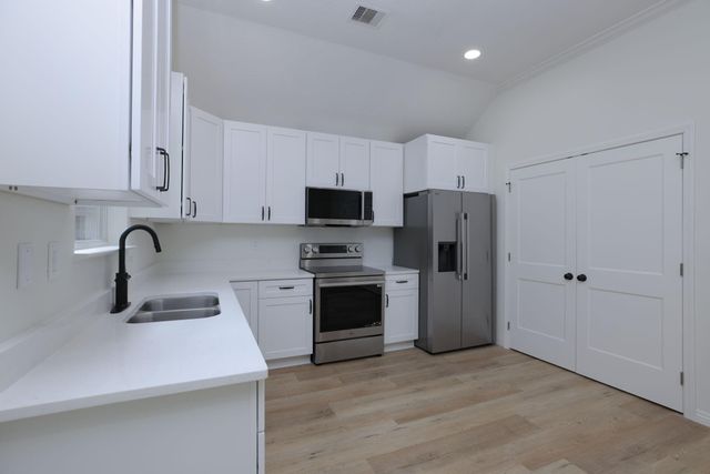 1241 Chateau Woods Parkway Drive, Conroe, TX 77385