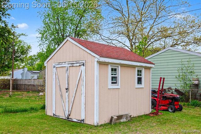 1104 Marion Drive, Holly, MI 48442
