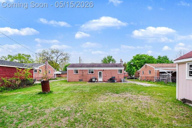 1104 Marion Drive, Holly, MI 48442