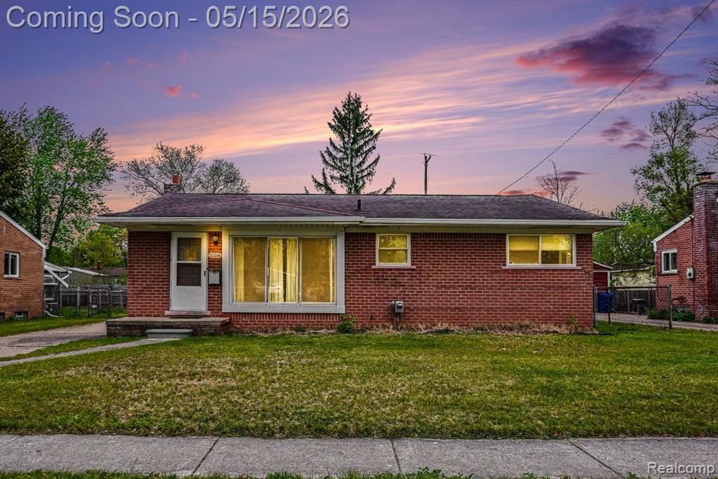 1104 Marion Drive, Holly, MI 48442