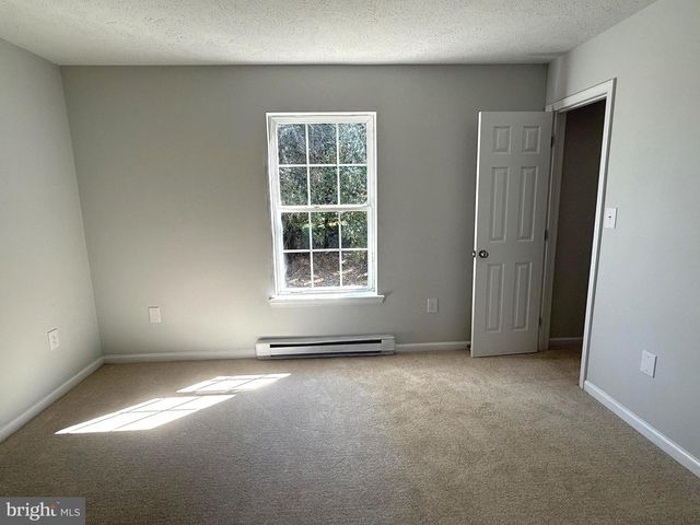 31 CRESTVIEW DR, Martinsburg, WV 25405