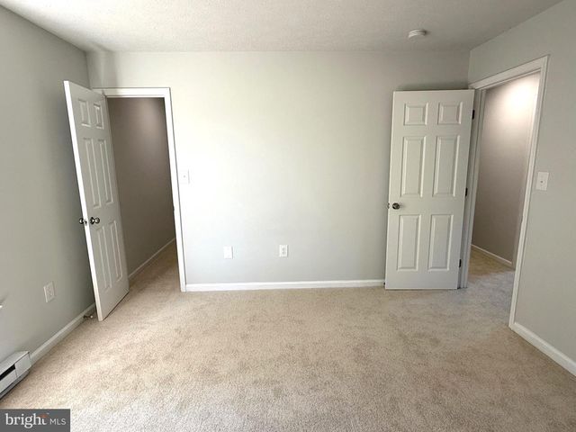 31 CRESTVIEW DR, Martinsburg, WV 25405