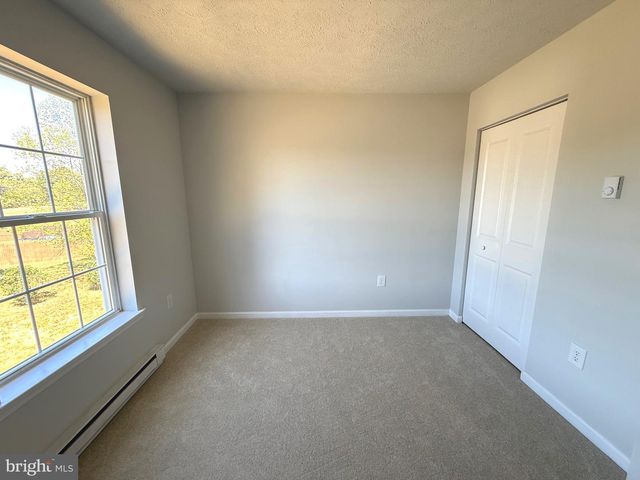 31 CRESTVIEW DR, Martinsburg, WV 25405