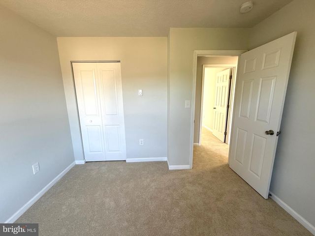 31 CRESTVIEW DR, Martinsburg, WV 25405