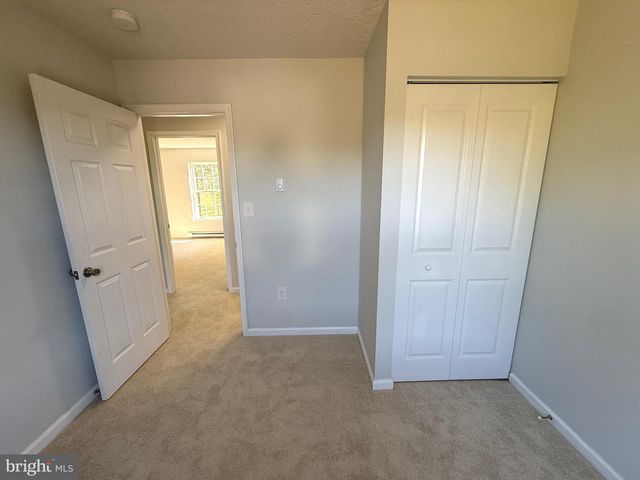 31 CRESTVIEW DR, Martinsburg, WV 25405