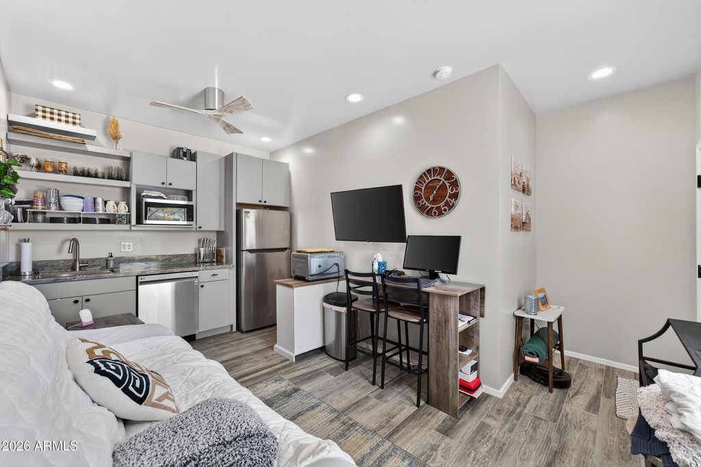 Image 6 of property listing at 4837 E SMOKEHOUSE Trail, Cave Creek, AZ 85331