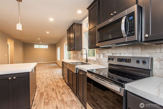 211 S Barr Road, Port Angeles, WA 98362