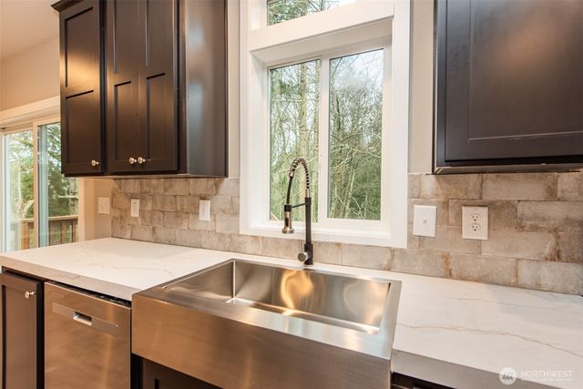 211 S Barr Road, Port Angeles, WA 98362