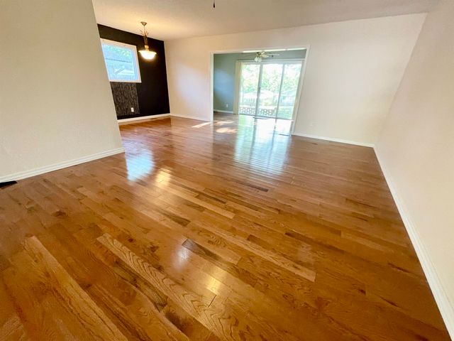 207 Parliament Drive, Horseshoe Bend, AR 72512