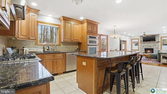 322 SCENIC DR, Blakeslee, PA 18610