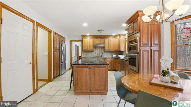 322 SCENIC DR, Blakeslee, PA 18610