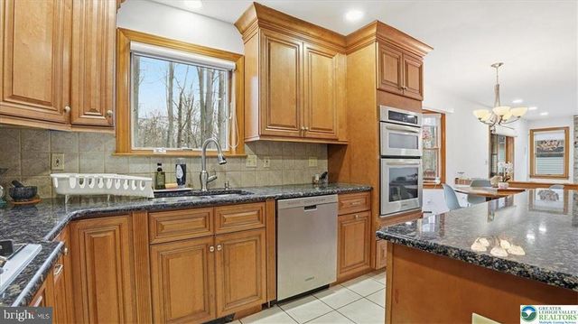 322 SCENIC DR, Blakeslee, PA 18610