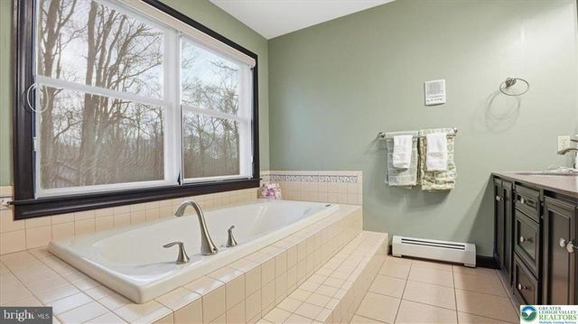 322 SCENIC DR, Blakeslee, PA 18610