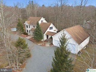 322 SCENIC DR, Blakeslee, PA 18610