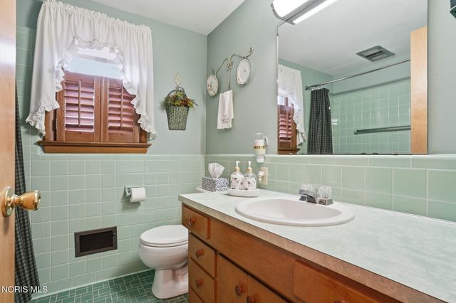 630 Winterhaven Drive, Findlay, OH 45840