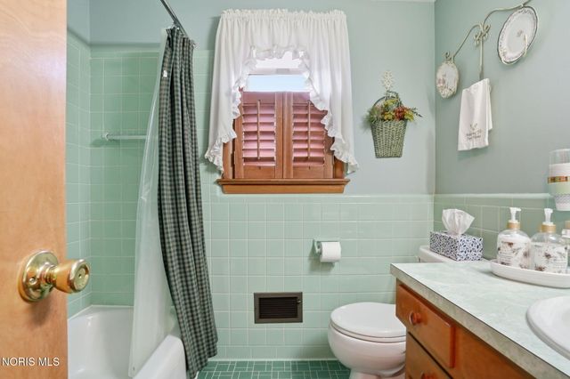 630 Winterhaven Drive, Findlay, OH 45840