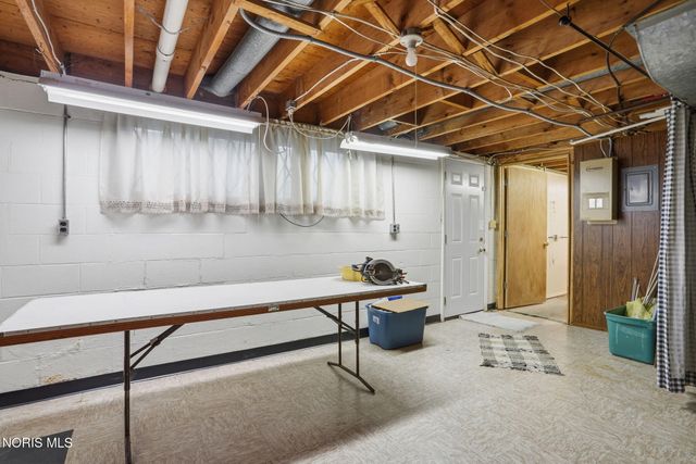 630 Winterhaven Drive, Findlay, OH 45840