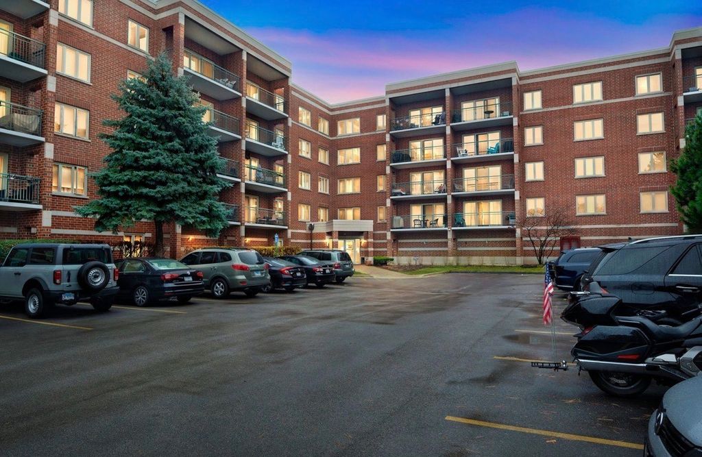 6401 W Berteau Avenue 8-201, Chicago, IL 60634