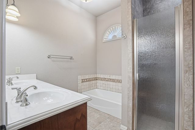 1309 Amsterdam Court, Granbury, TX 76048