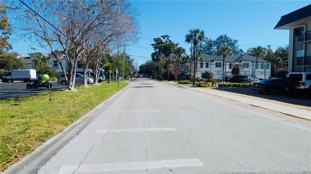 4606 W GRAY STREET 206, Tampa, FL 33609