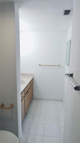 4606 W GRAY STREET 206, Tampa, FL 33609