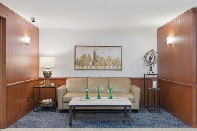 875 E 22nd Street 410, Lombard, IL 60148