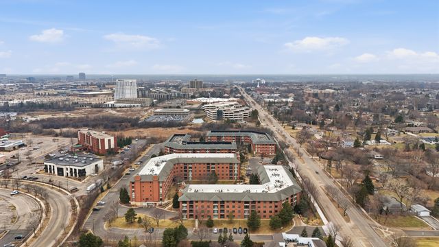 875 E 22nd Street 410, Lombard, IL 60148