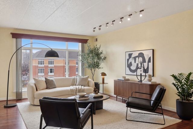 875 E 22nd Street 410, Lombard, IL 60148