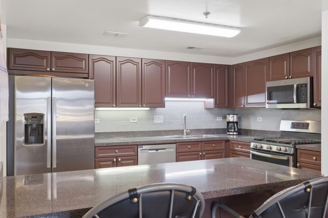 875 E 22nd Street 410, Lombard, IL 60148