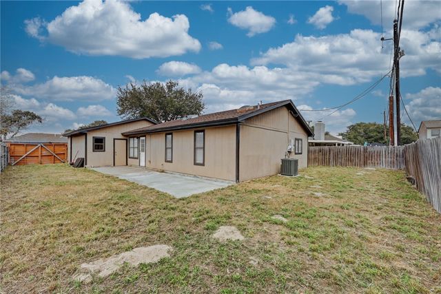 2730 Saint Peter St, Corpus Christi, TX 78418