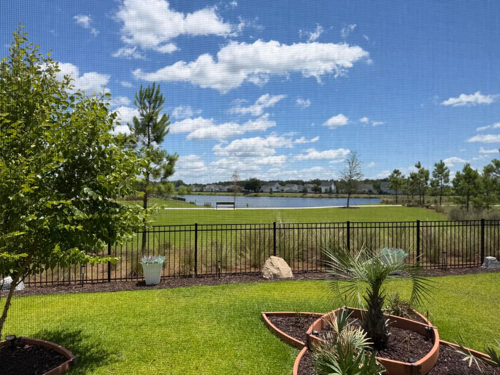 Image 9 of property listing at 896 Carnes Crossing, Summerville, SC 29486
