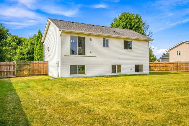 1655 10th Avenue SE, Cambridge, MN 55008