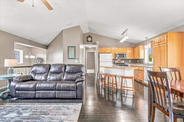 1655 10th Avenue SE, Cambridge, MN 55008
