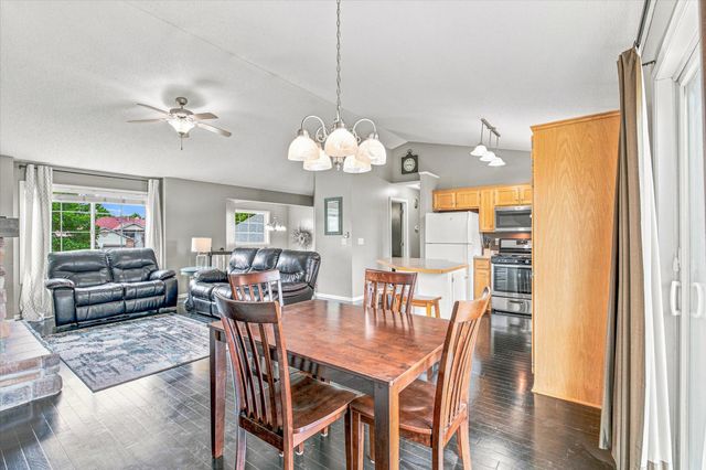 1655 10th Avenue SE, Cambridge, MN 55008