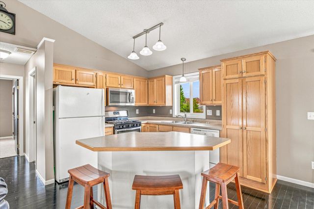 1655 10th Avenue SE, Cambridge, MN 55008