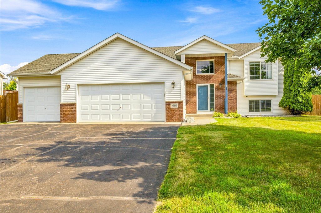 1655 10th Avenue SE, Cambridge, MN 55008