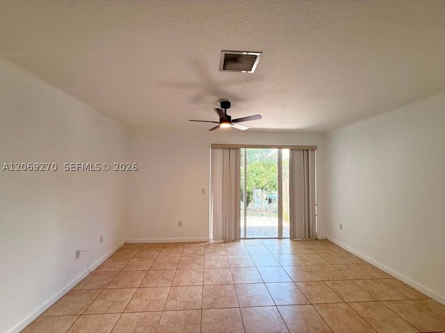 230 SE 29th Ave 12, Homestead, FL 33033