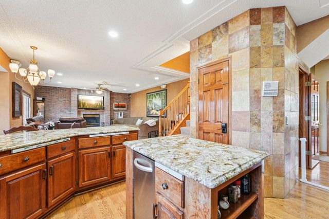 18685 Highview Avenue, Lakeville, MN 55044