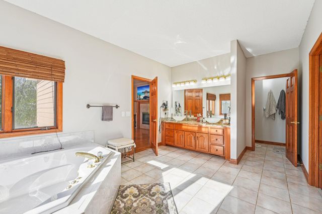 18685 Highview Avenue, Lakeville, MN 55044