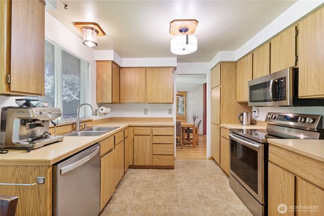 36521 25th Avenue S, Federal Way, WA 98003