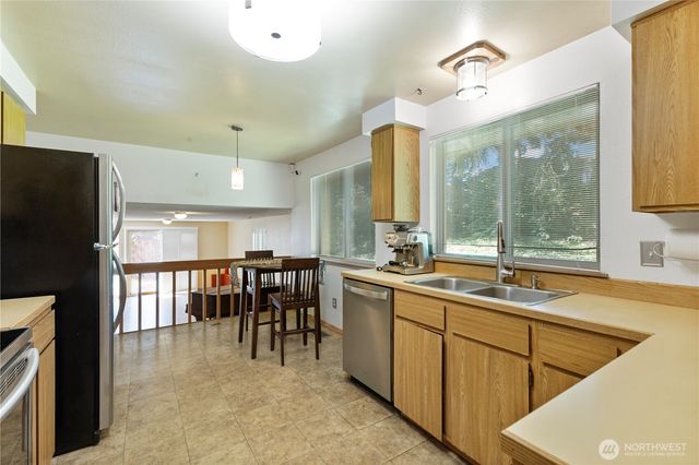 36521 25th Avenue S, Federal Way, WA 98003