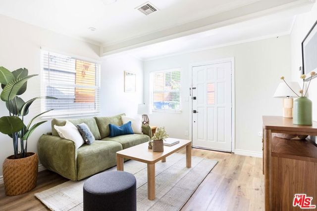 2210 Clinton Street, Los Angeles, CA 90026