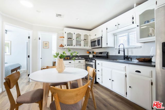2210 Clinton Street, Los Angeles, CA 90026